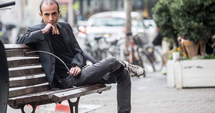 Yuval Noah Harari: “La IA permite una vigilancia total que acaba con cualquier libertad”