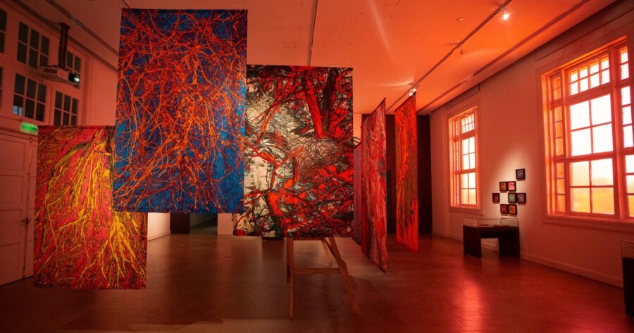 Finanzas, IA y genética, la inquietante materia que el artista Max de Esteban toma para su muestra