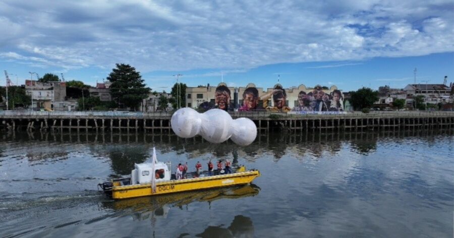 Un aerostato bordado que recorre el mundo llegó a Buenos Aires: cuándo y dónde verlo