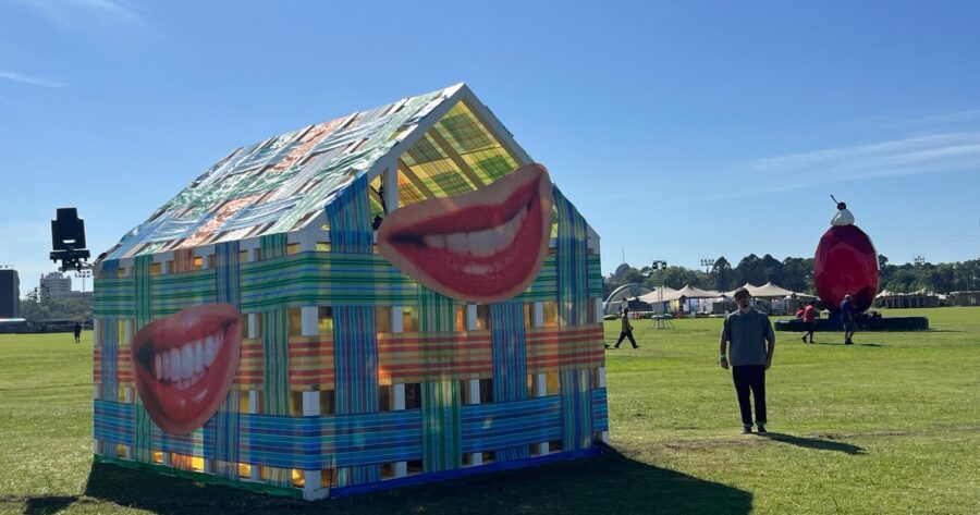 Esculturas gigantes y arte contemporáneo en el 10° aniversario de Lollapalooza
