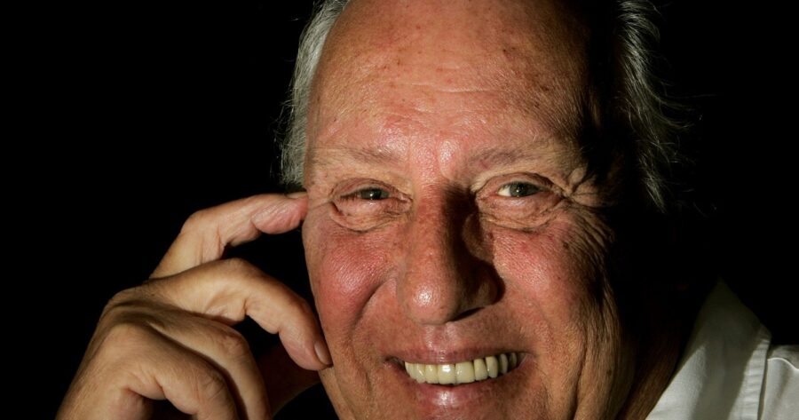 A los 86 años murió Frederick Forsyth, el escritor y espía inglés que retrató el submundo de la inteligencia en novelas ya clásicas como El día del Chacal