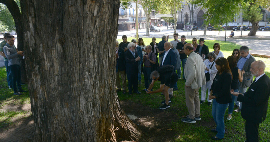 Juan José Sebreli: esparcieron sus cenizas en Plaza Constitución y cumplieron su última voluntad