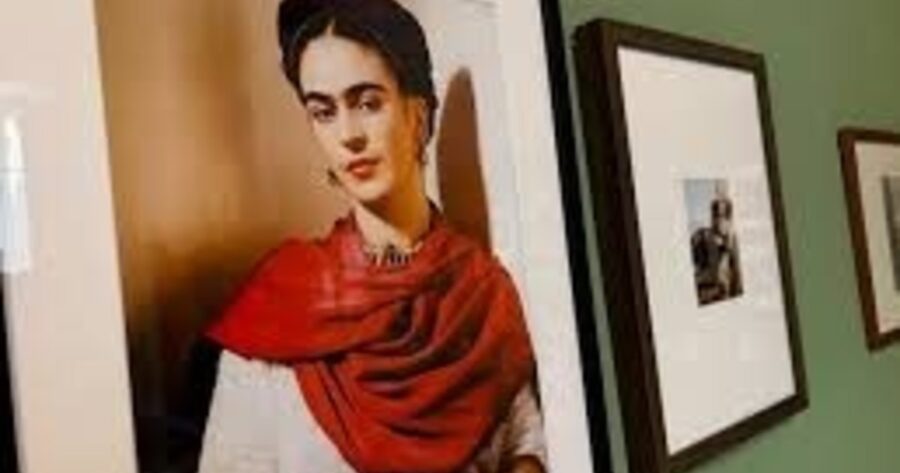“Frida Kahlo. La mirada como identidad”: la muestra en Bolonia que revisa su mito