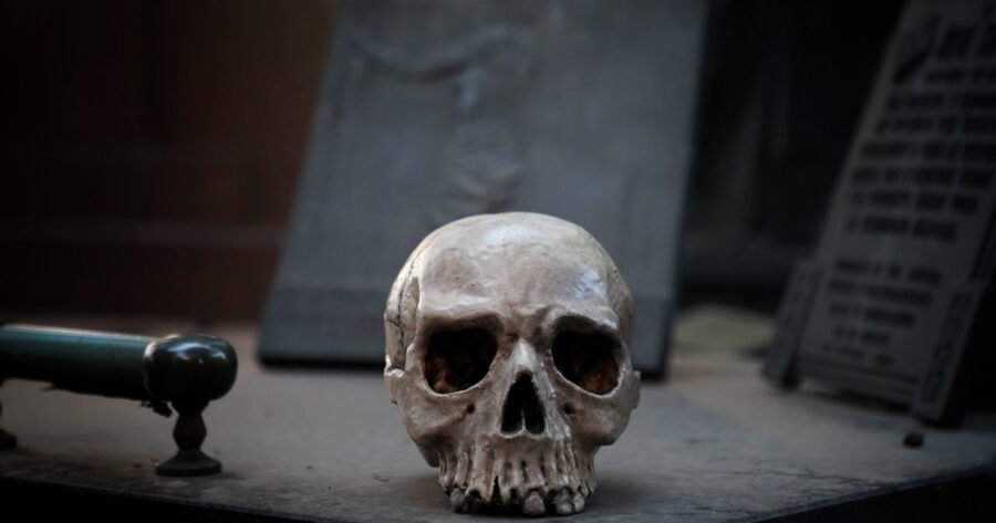 Shakespeare resucita en el Cementerio Británico: una caminata teatral entre tumbas y  personajes