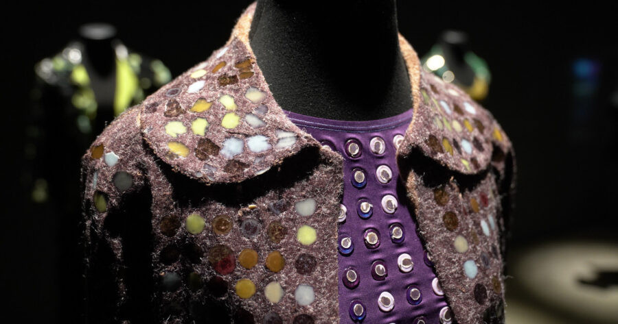 El Seleccionado de diseño argentino que exhibe sus prendas como piezas de museo